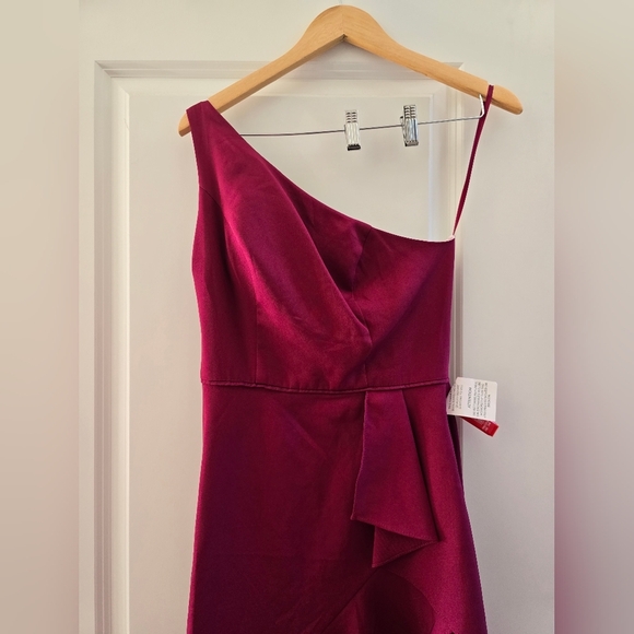 Ieena for Mac Duggal, One Shoulder High Slit Ruffle Gown,Berry, Size 2,MSRP $358 - Picture 8 of 13
